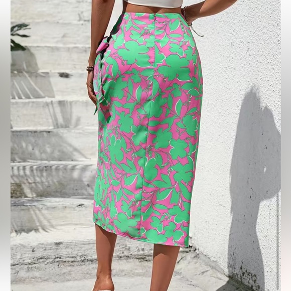 Fun Vacation Wrap Skirt - Picture 3 of 5